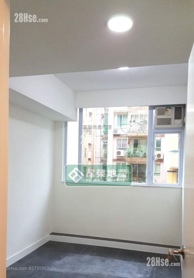 Tenement House Sell 3 Bedrooms , 2 Bathrooms 614 ft²