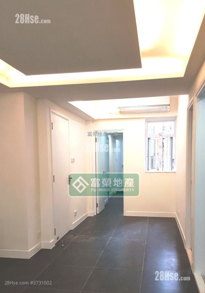 Tenement House Sell 3 Bedrooms , 2 Bathrooms 614 ft²