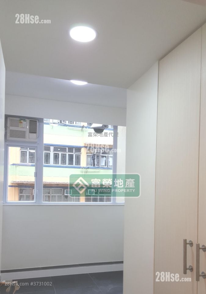 Tenement House Sell 3 Bedrooms , 2 Bathrooms 614 ft²