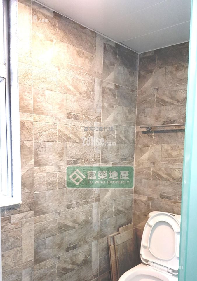 Tenement House Sell 3 Bedrooms , 2 Bathrooms 614 ft²