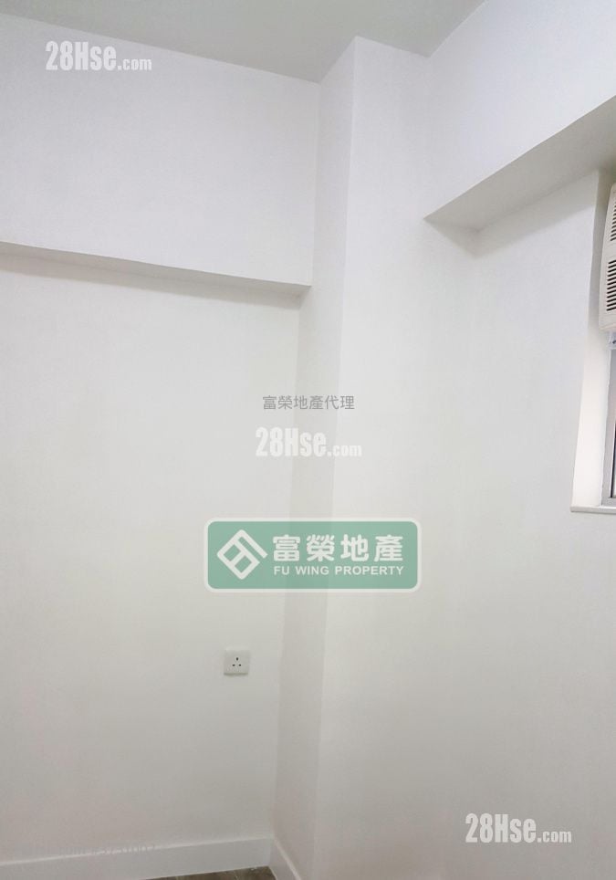 Tenement House Sell 3 Bedrooms , 2 Bathrooms 614 ft²