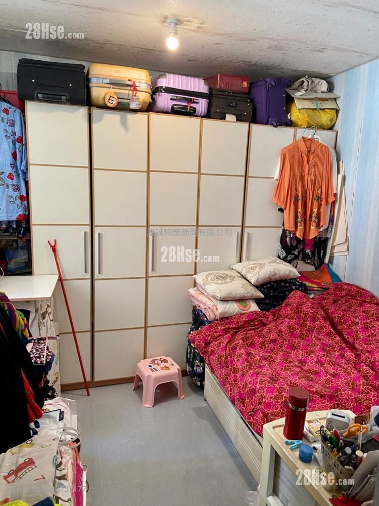 Lei On Court Sell 3 Bedrooms , 2 Bathrooms 650 ft²