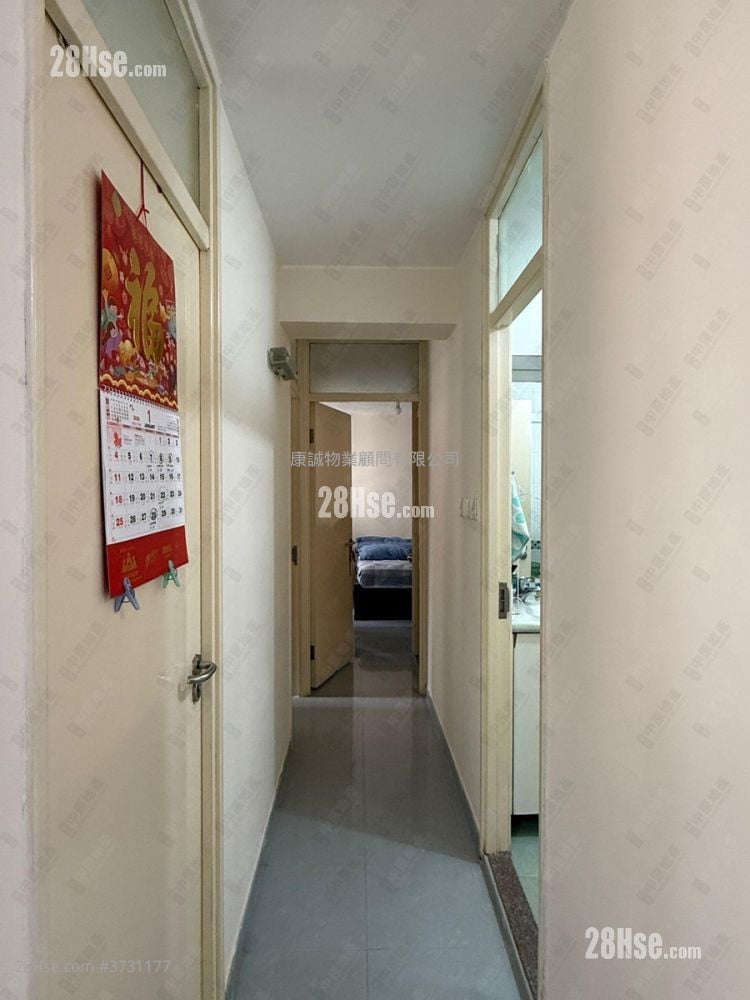 Lei On Court Sell 3 Bedrooms , 2 Bathrooms 650 ft²