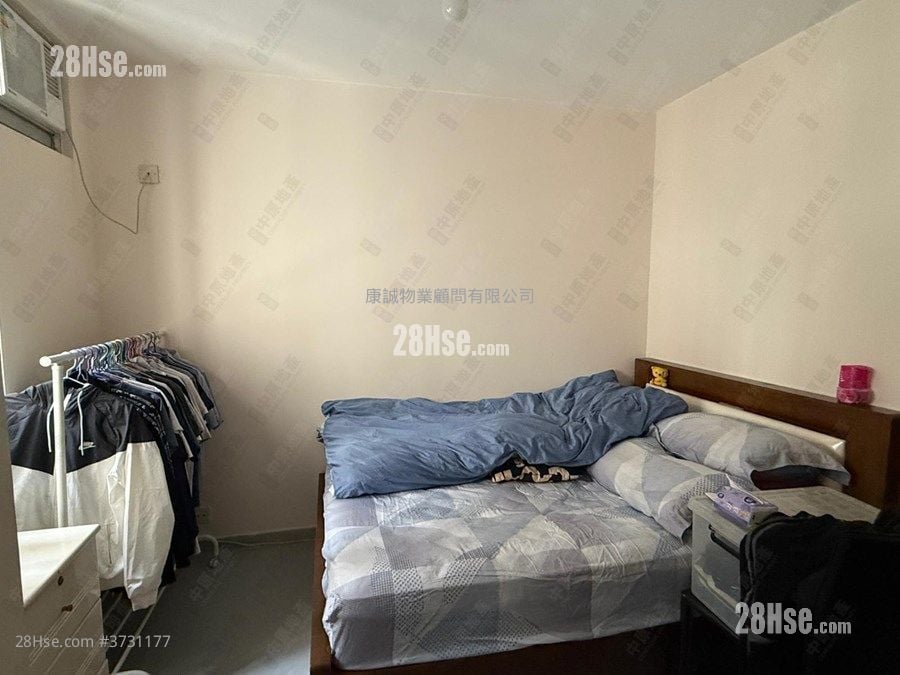 Lei On Court Sell 3 Bedrooms , 2 Bathrooms 650 ft²