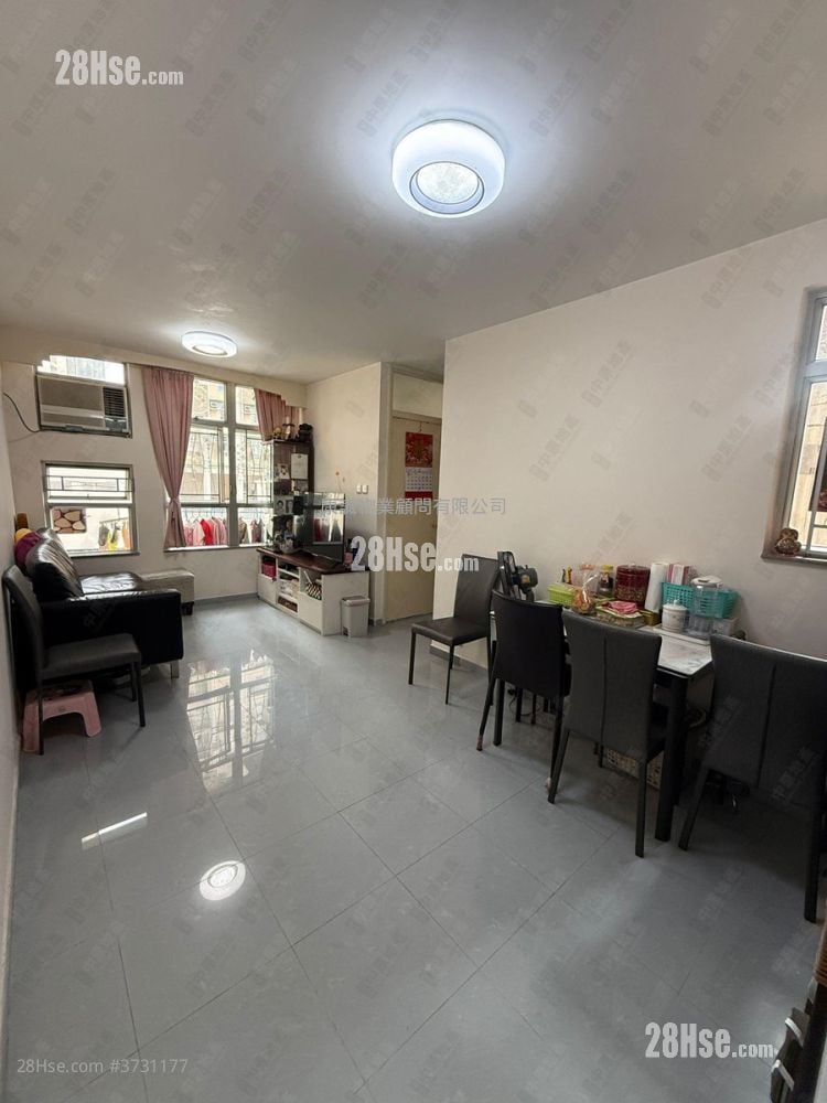 Lei On Court Sell 3 Bedrooms , 2 Bathrooms 650 ft²