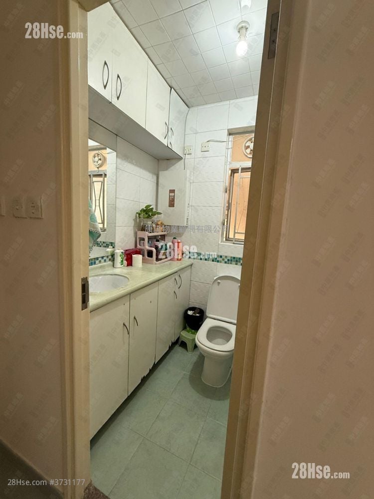 Lei On Court Sell 3 Bedrooms , 2 Bathrooms 650 ft²