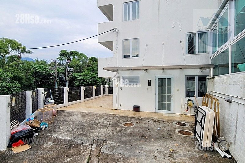 Village Sell 4 Bedrooms , 4 Bathrooms 2,100 ft²