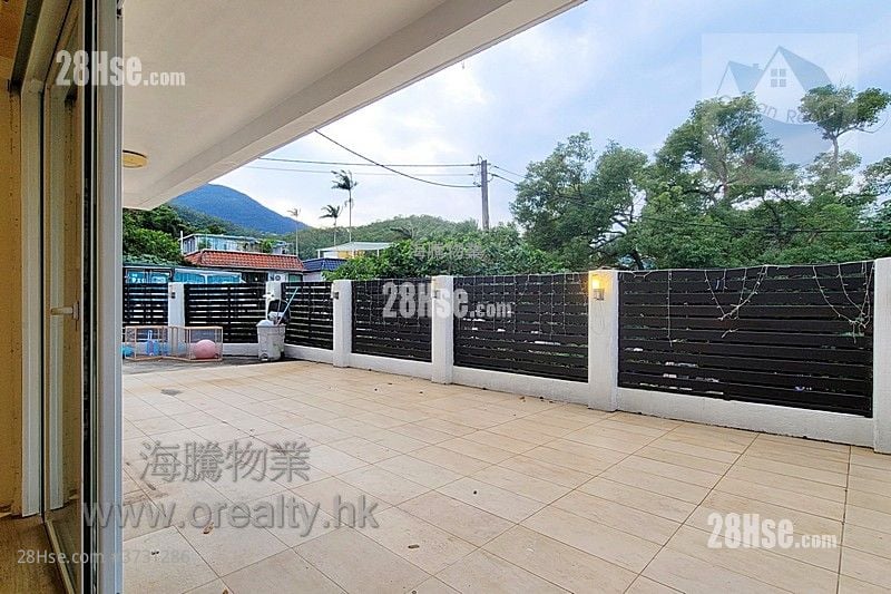 Village Sell 4 Bedrooms , 4 Bathrooms 2,100 ft²