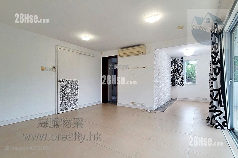 Village Sell 4 Bedrooms , 4 Bathrooms 2,100 ft²