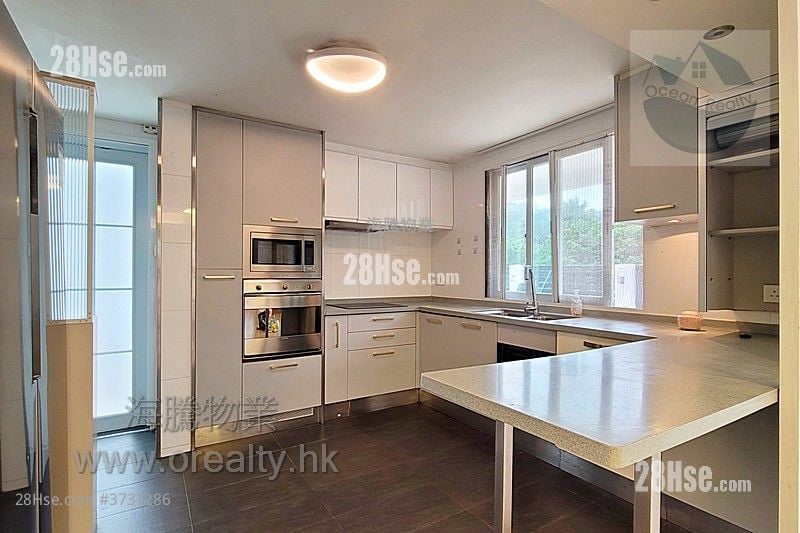 Village Sell 4 Bedrooms , 4 Bathrooms 2,100 ft²