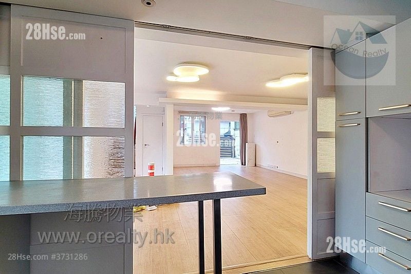 Village Sell 4 Bedrooms , 4 Bathrooms 2,100 ft²