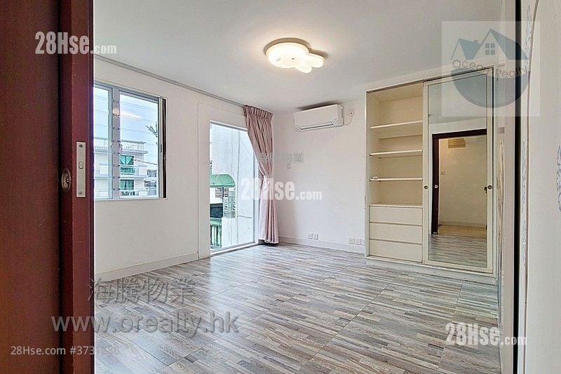 Village Sell 4 Bedrooms , 4 Bathrooms 2,100 ft²