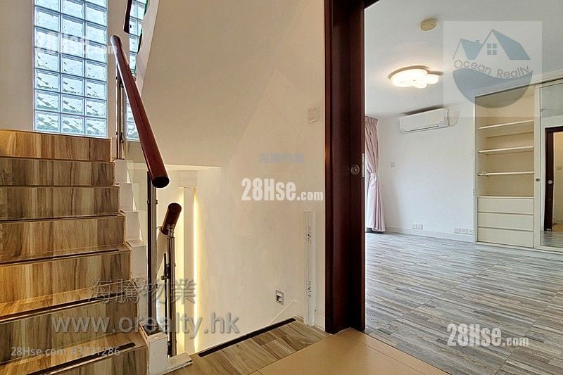 Village Sell 4 Bedrooms , 4 Bathrooms 2,100 ft²