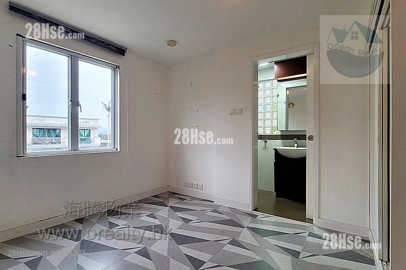 Village Sell 4 Bedrooms , 4 Bathrooms 2,100 ft²