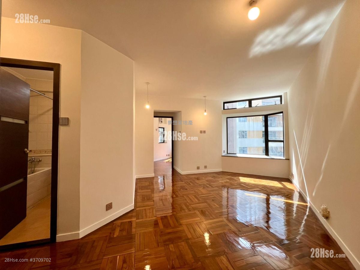 Euston Court Sell 2 Bedrooms , 1 Bathroom 587 ft²