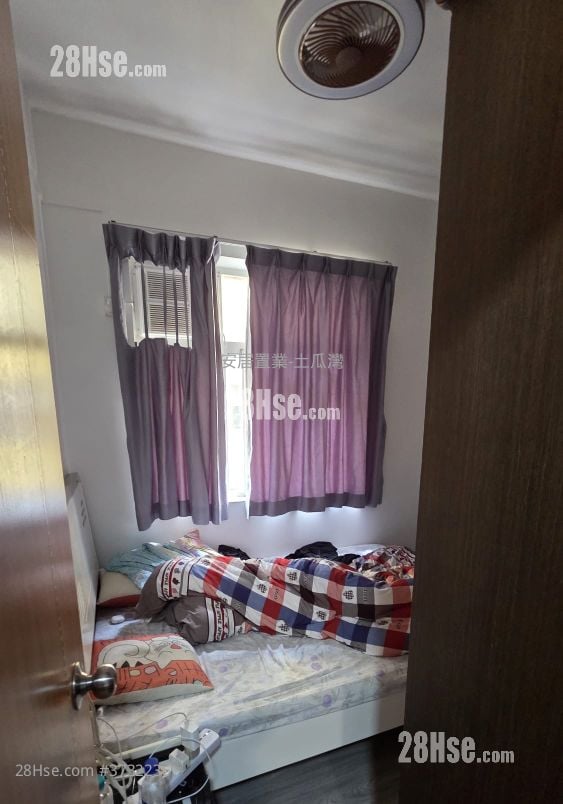 Lun Cheung St  Sell 2 Bedrooms , 1 Bathroom 463 ft²