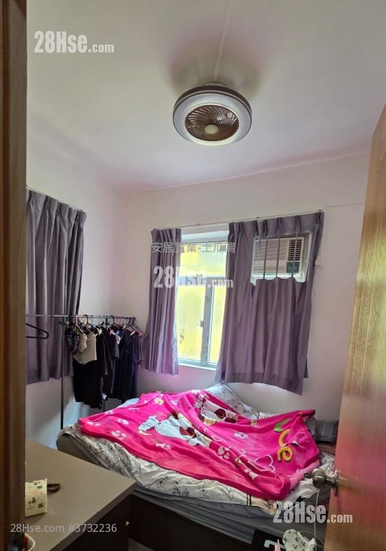Lun Cheung St  Sell 2 Bedrooms , 1 Bathroom 463 ft²
