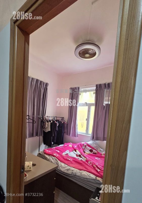 Lun Cheung St  Sell 2 Bedrooms , 1 Bathroom 463 ft²
