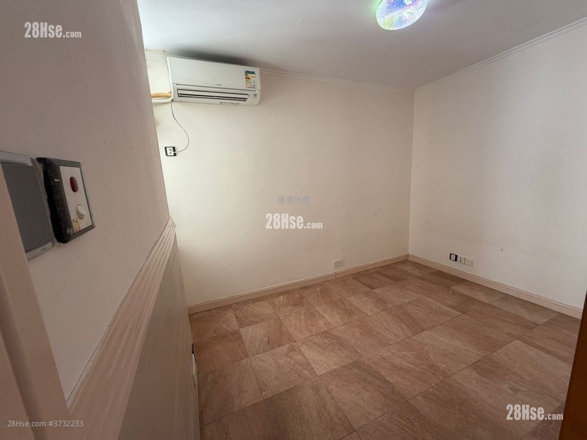 Sunningdale Garden Sell 2 Bedrooms , 1 Bathroom 428 ft²