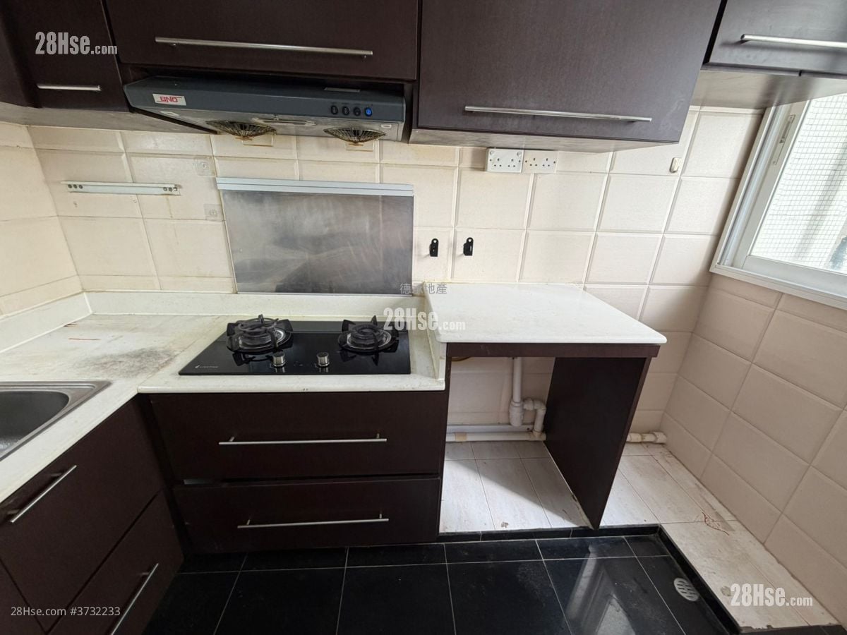 Sunningdale Garden Sell 2 Bedrooms , 1 Bathroom 428 ft²