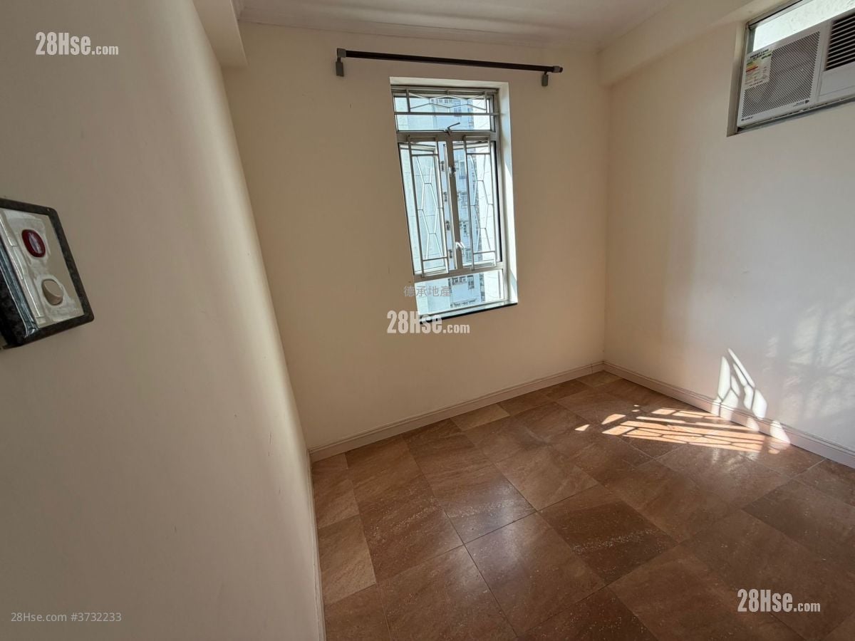 Sunningdale Garden Sell 2 Bedrooms , 1 Bathroom 428 ft²