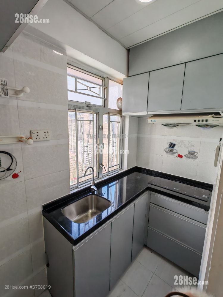 Shun King Building Sell 2 Bedrooms 253 ft²