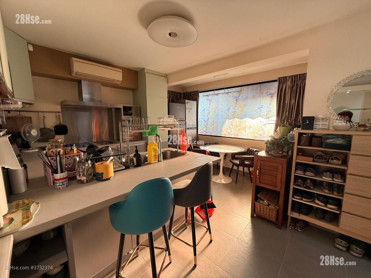 Village Sell 5+ Bedrooms , 2 Bathrooms