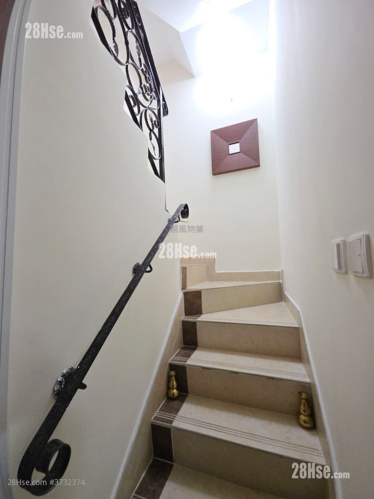 Village Sell 5+ Bedrooms , 2 Bathrooms