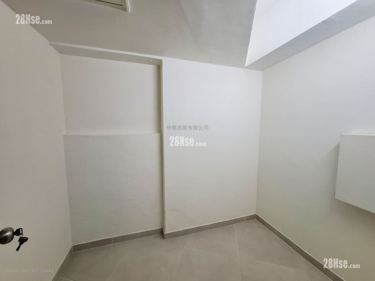 28 Hillier Street Sell 2 Bedrooms , 1 Bathroom 388 ft²