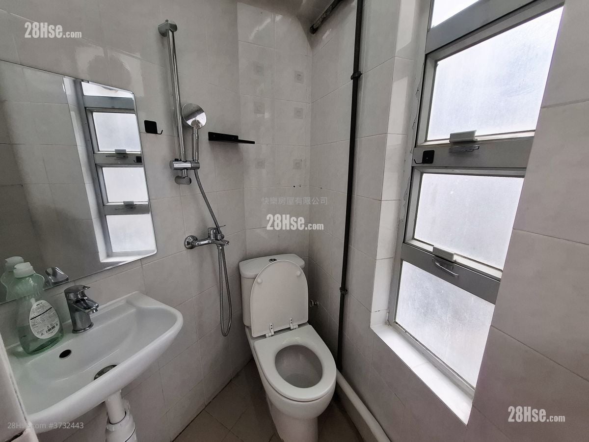 28 Hillier Street Sell 2 Bedrooms , 1 Bathroom 388 ft²