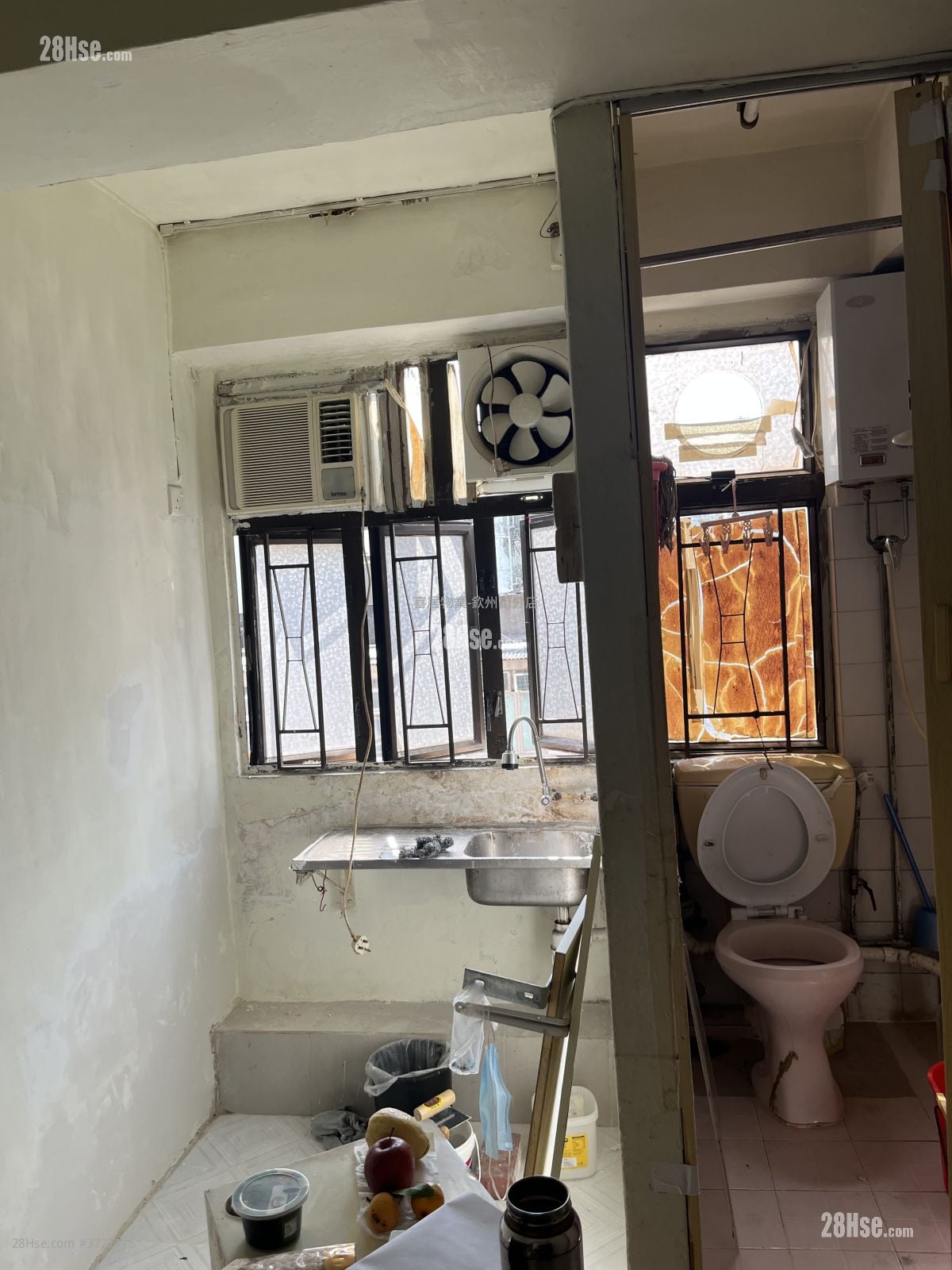 Wai Bun Building Sell 3 Bedrooms , 1 Bathroom 378 ft²