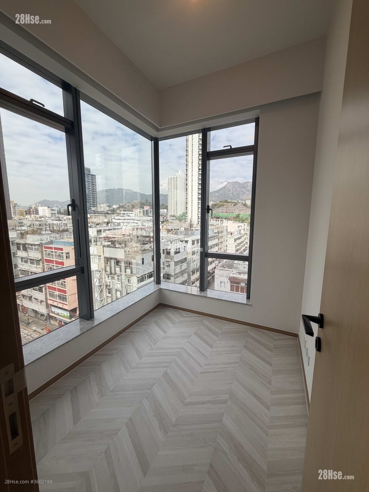 南首 租盘 2 房 , 1 浴室 342 平方尺