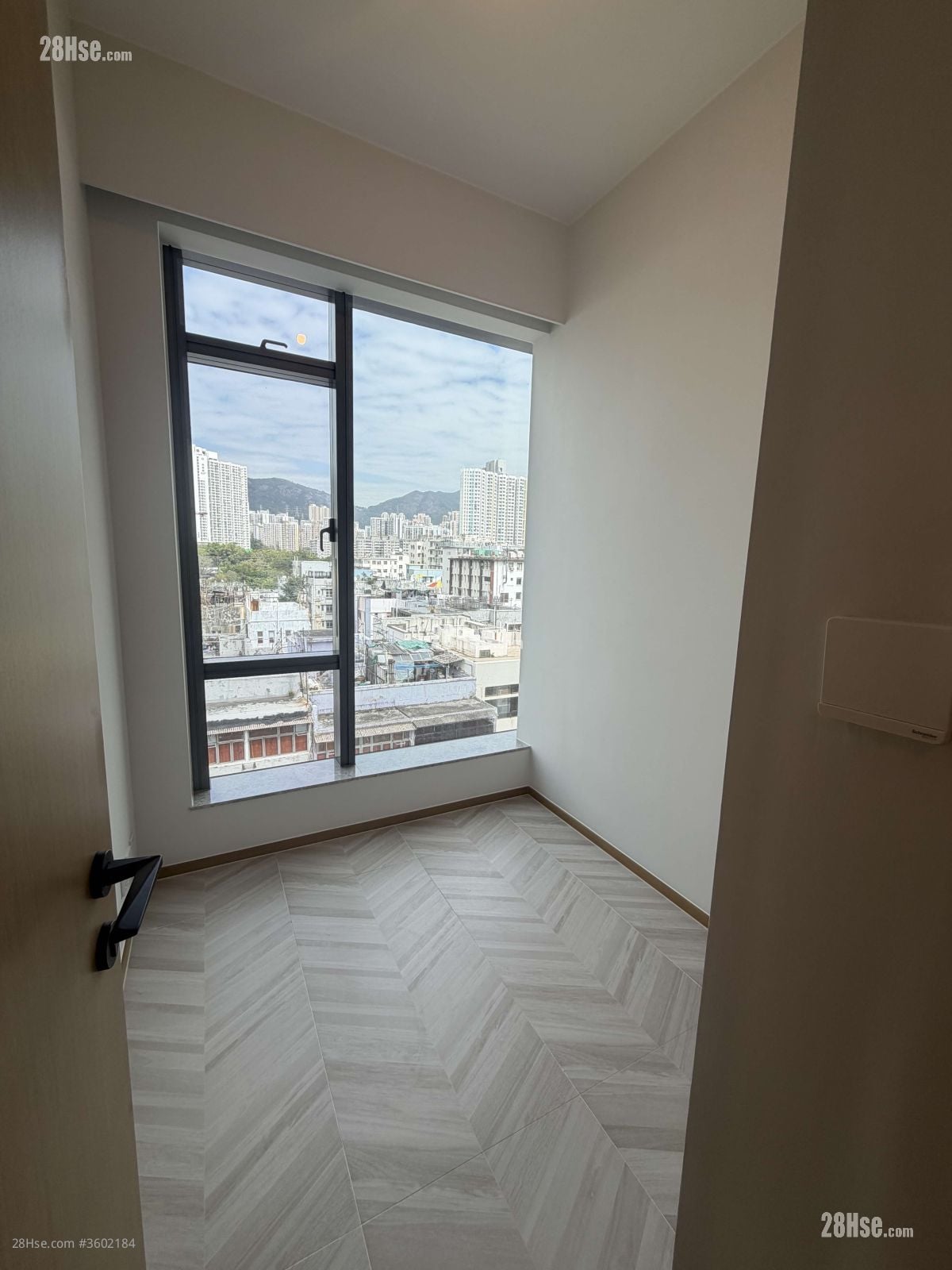 南首 租盘 2 房 , 1 浴室 342 平方尺