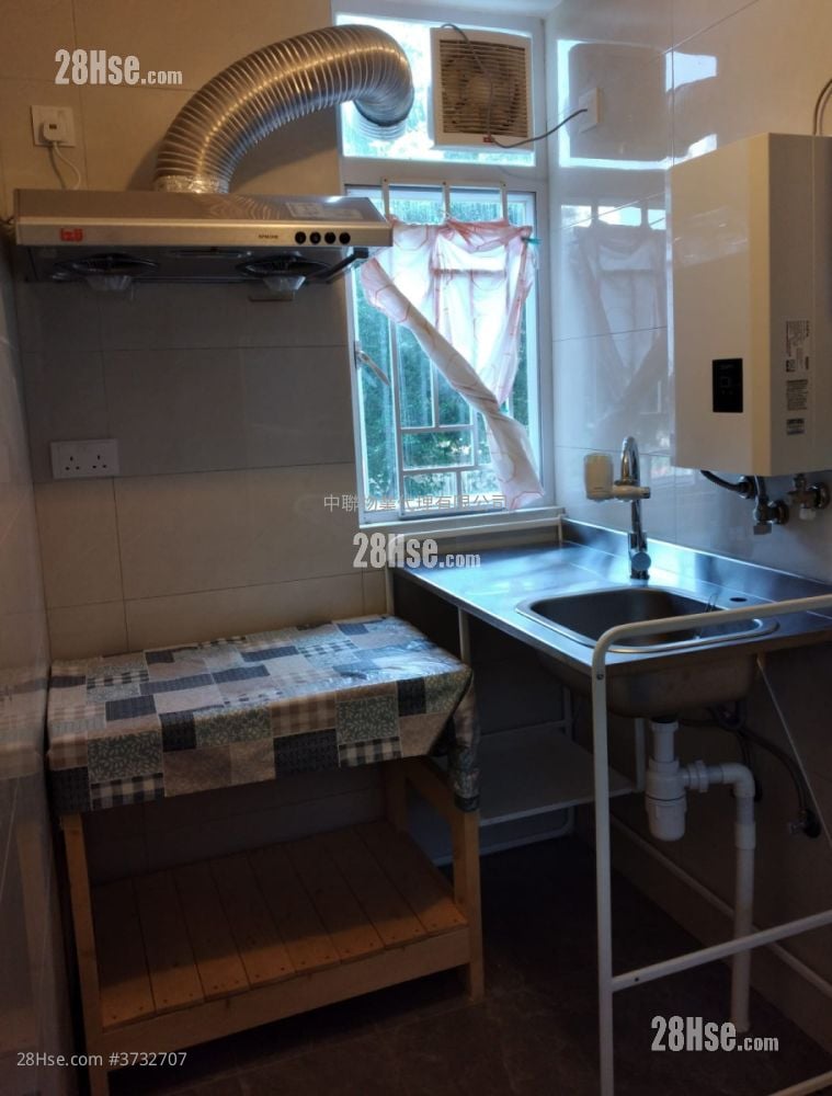 Pok Hong Estate Sell 2 Bedrooms , 1 Bathroom 381 ft²