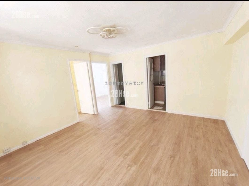 Bright Court Sell 3 Bedrooms , 1 Bathroom 631 ft²