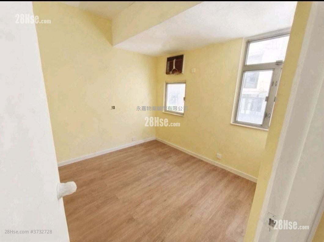 Bright Court Sell 3 Bedrooms , 1 Bathroom 631 ft²