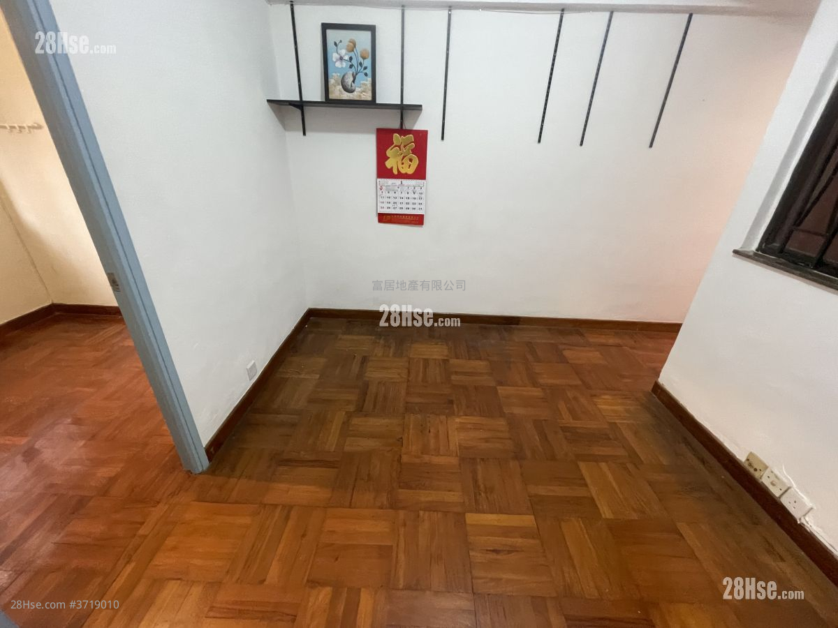 靄華大廈 售盤 2 房 , 1 浴室 321 平方呎