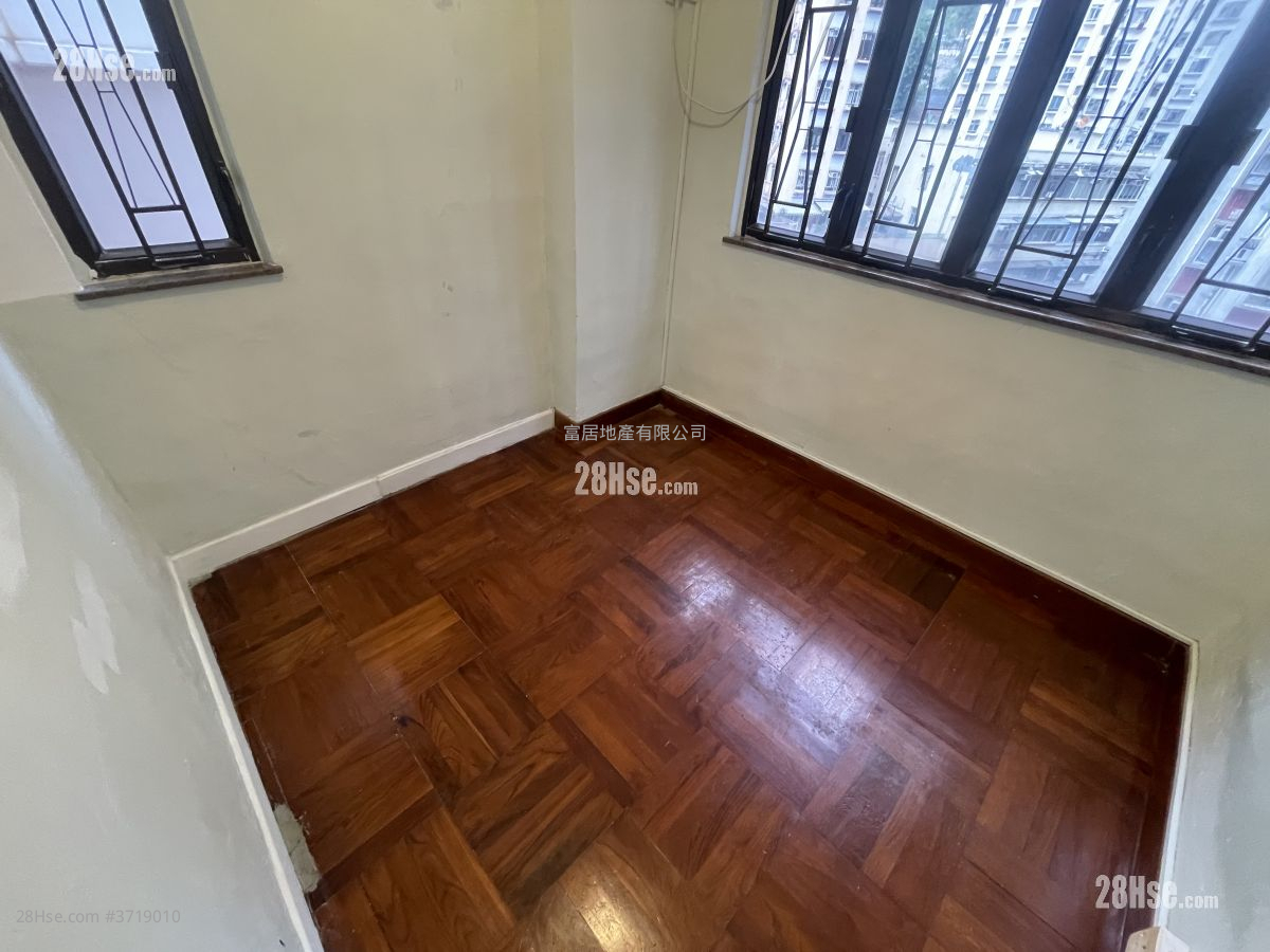 靄華大廈 售盤 2 房 , 1 浴室 321 平方呎