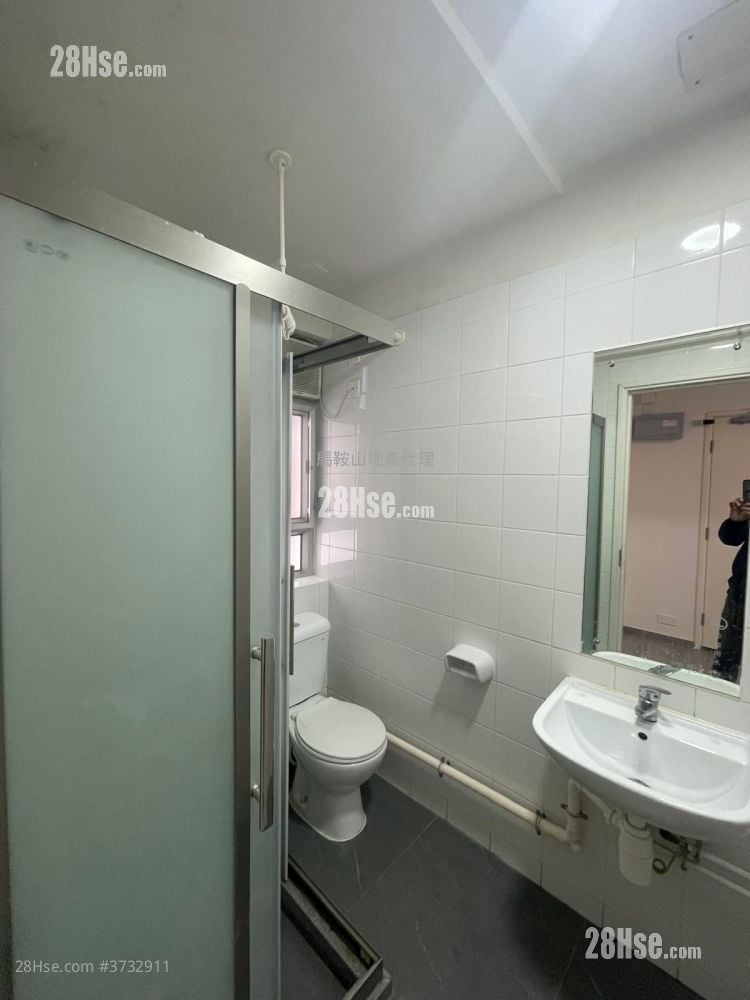 Kam Chun Court Sell 2 Bedrooms , 1 Bathroom 490 ft²