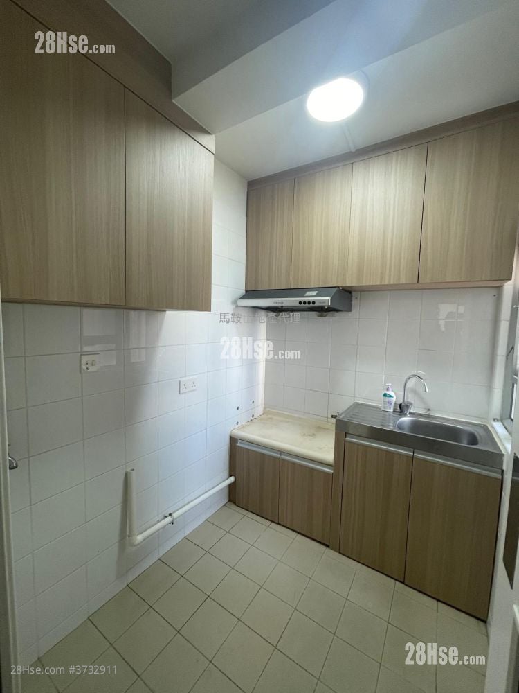 Kam Chun Court Sell 2 Bedrooms , 1 Bathroom 490 ft²