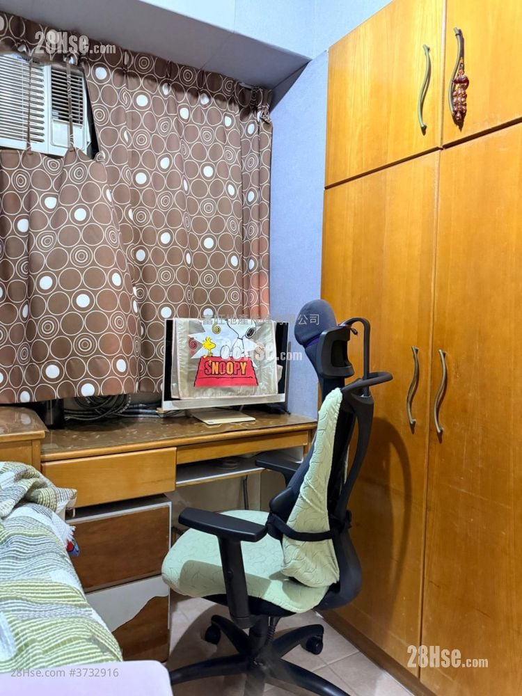 Tak Bo Building Sell 2 Bedrooms , 1 Bathroom 407 ft²