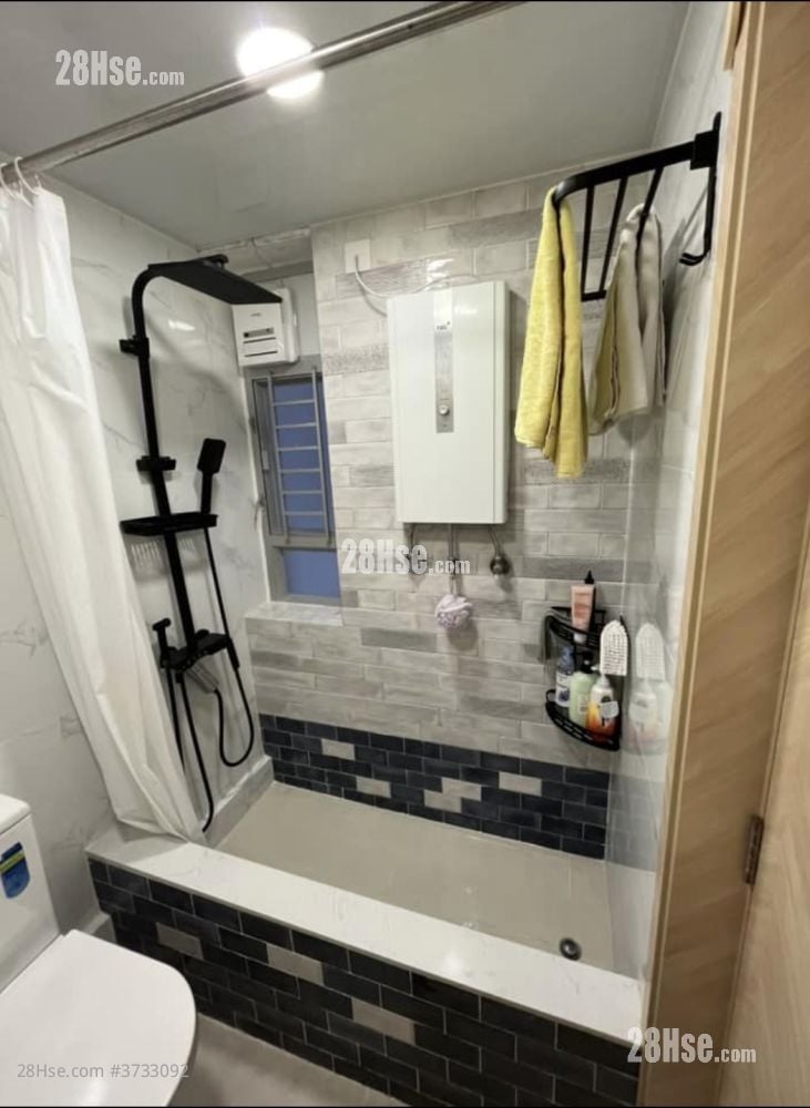 Kam Fai Court Sell 2 Bedrooms , 1 Bathroom 381 ft²