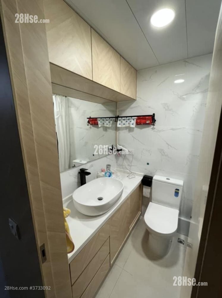 Kam Fai Court Sell 2 Bedrooms , 1 Bathroom 381 ft²