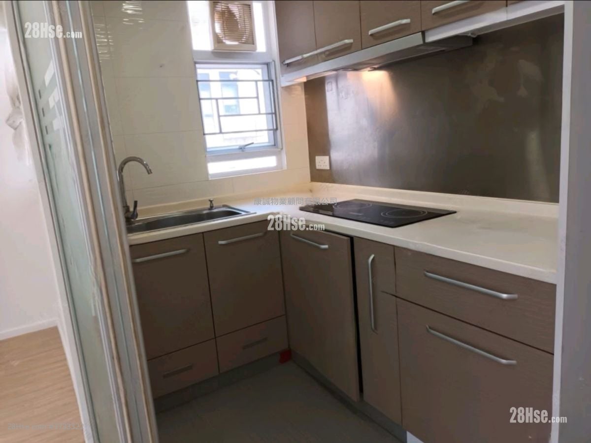 Tat Chee Court Sell 3 Bedrooms , 2 Bathrooms 649 ft²