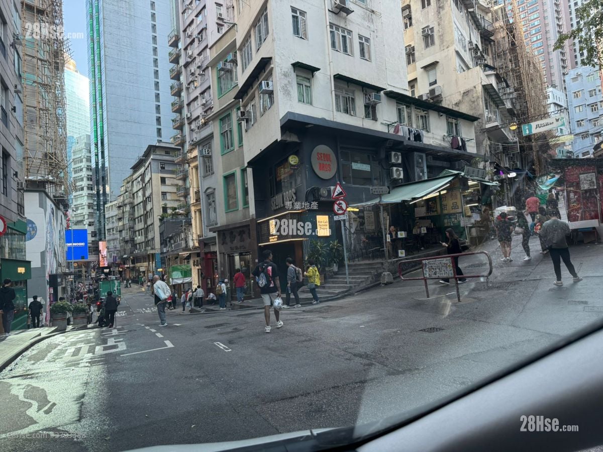 66 Hollywood Road Sell 700 ft²