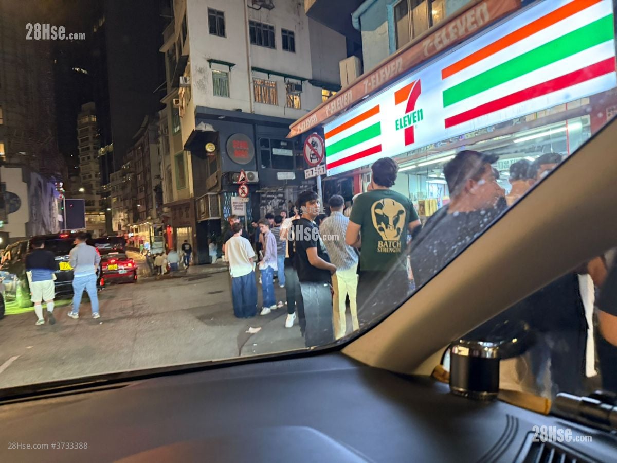 66 Hollywood Road Sell 700 ft²