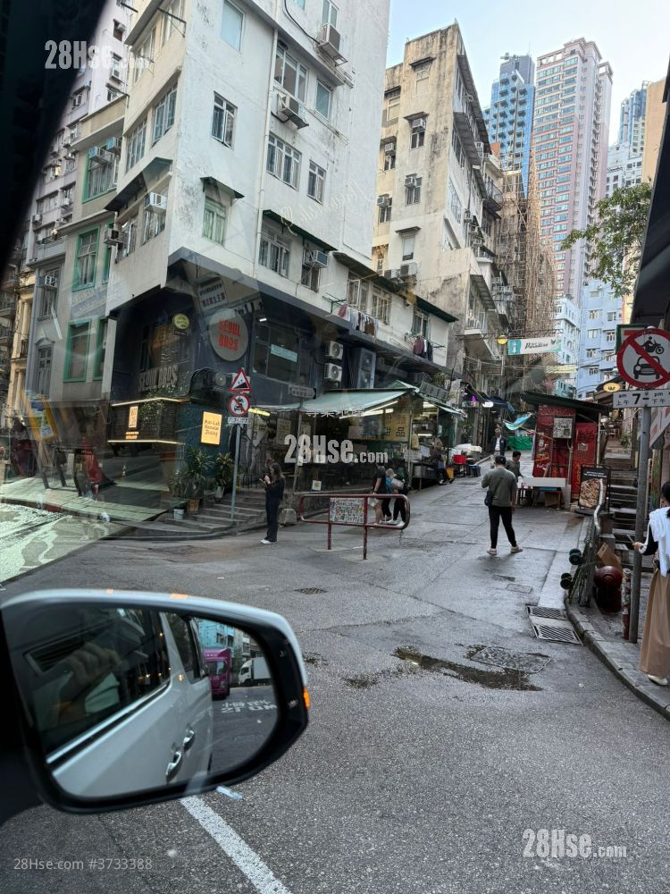 66 Hollywood Road Sell 700 ft²