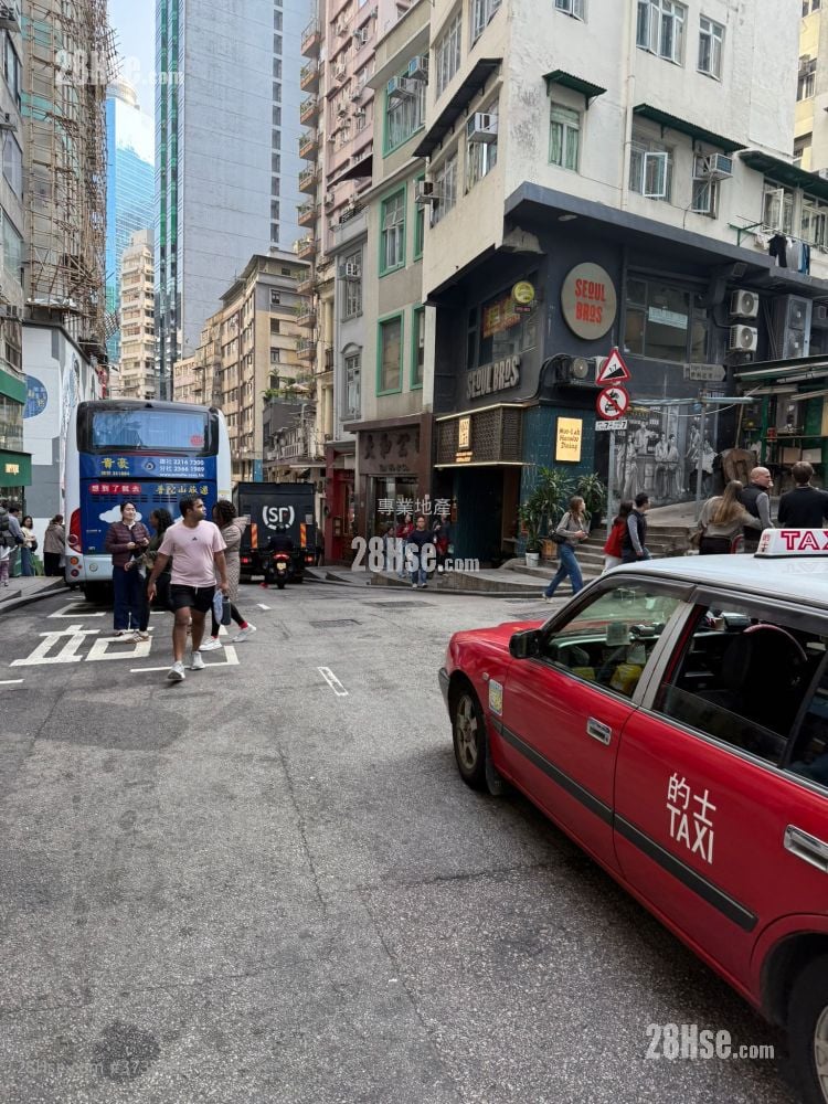 66 Hollywood Road Sell 700 ft²