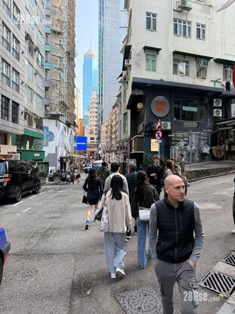 66 Hollywood Road Sell 700 ft²