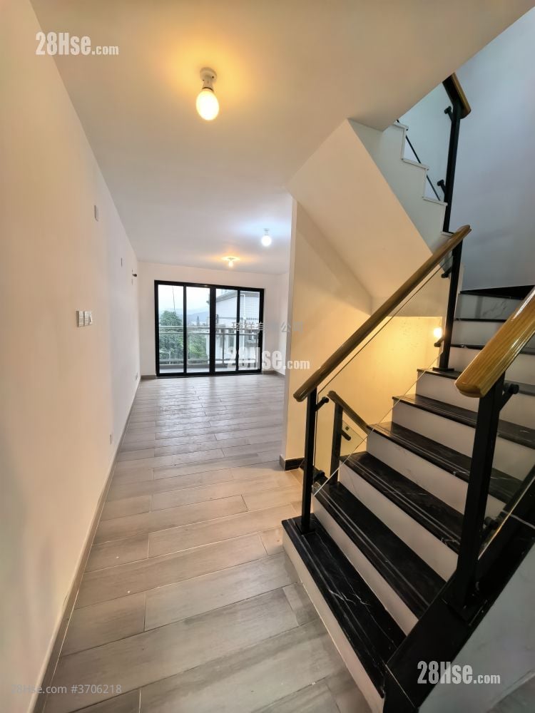 村屋 租盘 2 房 , 2 浴室